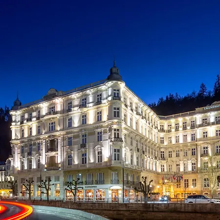 Grandhotel Pupp מלון 5*