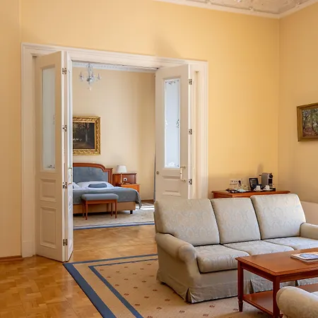 מלון Grandhotel Pupp